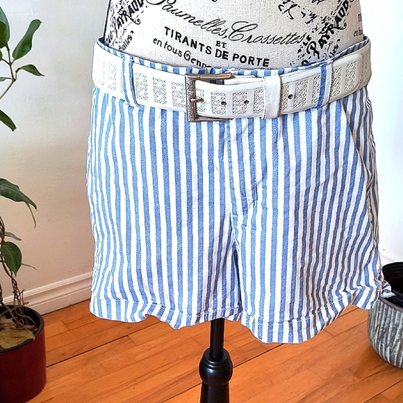 Old Navy Striped Blue and White Women's Shorts. Size 16. Great Condition. - Picture 3 of 6